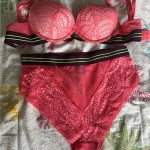 Victoria's Secret bra(32B) and short(S) set / NEW